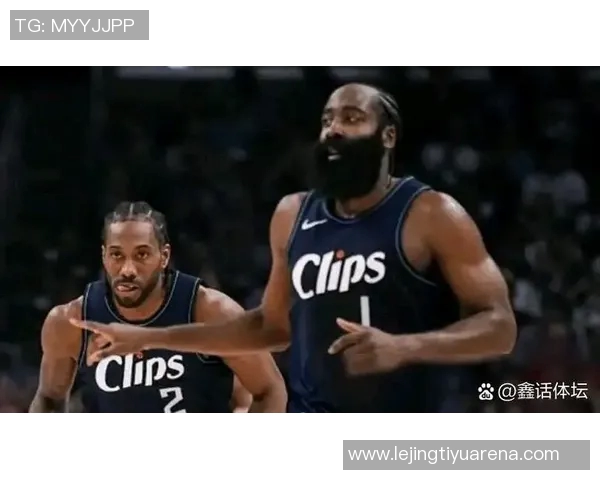 马克西称赞哈登新赛季表现出色训练刻苦展现对篮球的热爱与执着